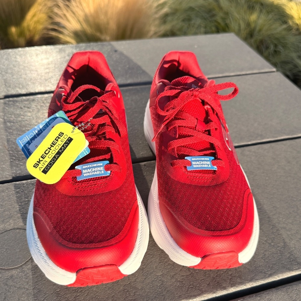 NWT Skechers Air Cooled Goga Mat Max Cushion Red 9 Orthopedic Run Walking Shoes